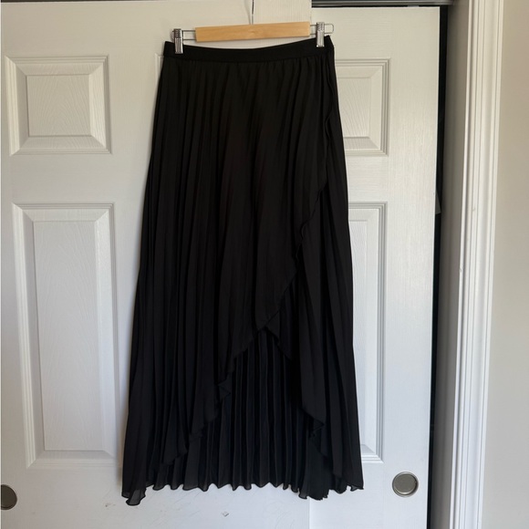NWT Blue Rain Black pleated Maxi Skirt - size M - Picture 1 of 4